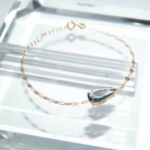 SX00958þBRACELET TALISMAN POIRE DORE