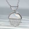 RI01097þCOLLIER DEMI CERCLE NACRE
