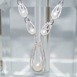 RI01118þCOLLIER CLIP PERLE