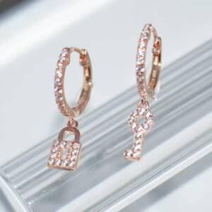 RI01573þBoucle Asymetrique Clef Rose