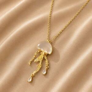 NJ00656þCollier Medusa Capri